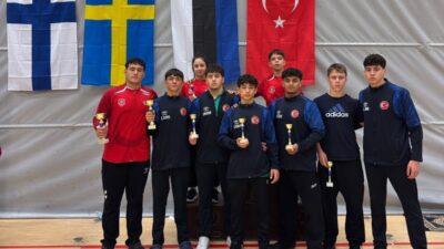 Manisa Büyükşehir Belediyesporlu güreşçiler, Finlandiya’nın başkenti Helsinki’de düzenlenen uluslararası Nuorten