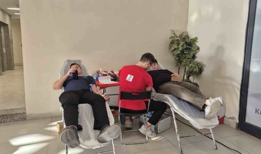 Kızılay iş birliğinde düzenlenen kan bağışı kampanyalarına öğrenciler ve yurt