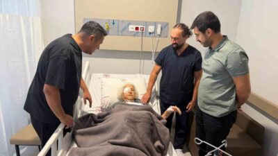 Marmaris Devlet Hastanesi’nde 93 yaşındaki hastaya başarıyla uygulanan katarakt ameliyatı,