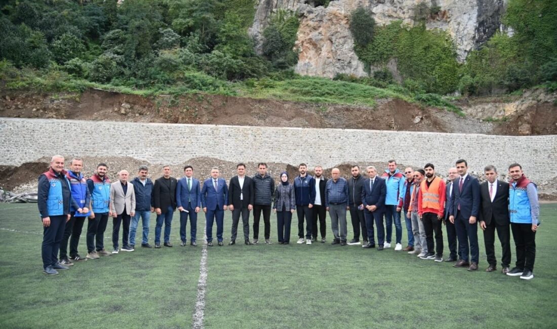 Trabzon’un Ortahisar ilçesi Esentepe Mahallesi’nde bulunan Maşatlık Futbol Sahası çevresinde