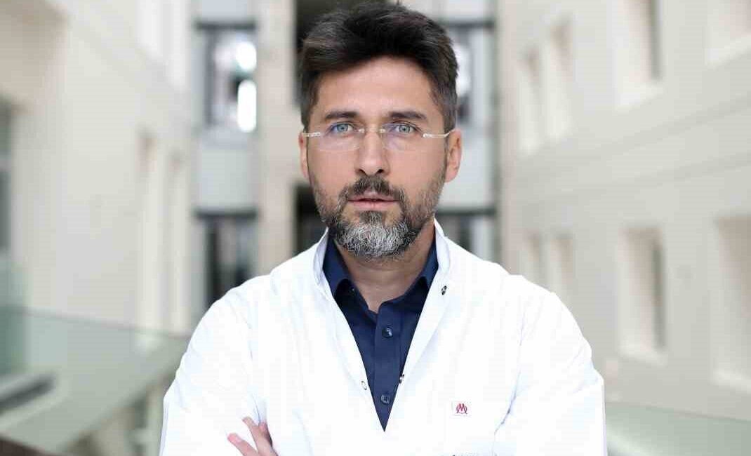Memede ele gelen her kitlenin kanser anlamına gelmediğini belirten Genel