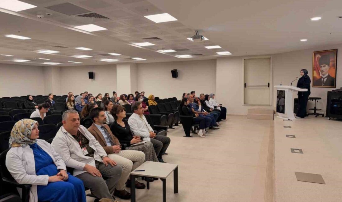 Mengücek Gazi EAH’de yoğun bakım personeline hizmet içi eğitim Mengücek Gazi Eğitim ve Araştırma Hastanesi’nde (EAH), yoğun bakım ünitelerinde