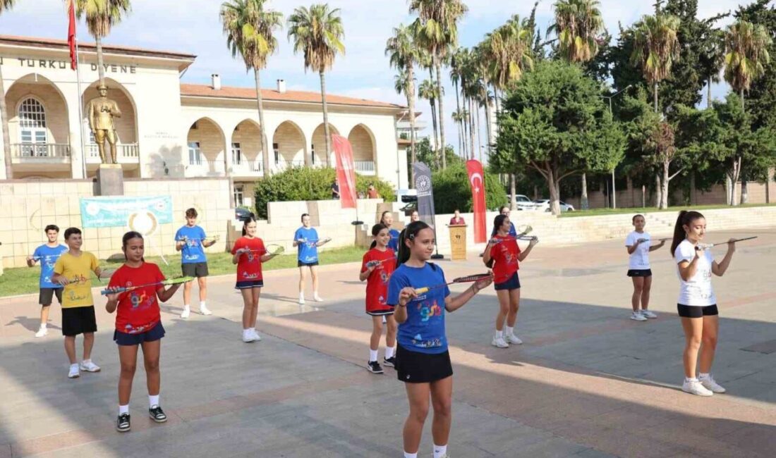 Mersin’de 5-15 Ekim Amatör Spor Haftası, Cumhuriyet Meydanında düzenlenen çelenk