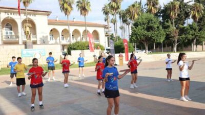 Mersin’de 5-15 Ekim Amatör Spor Haftası, Cumhuriyet Meydanında düzenlenen çelenk
