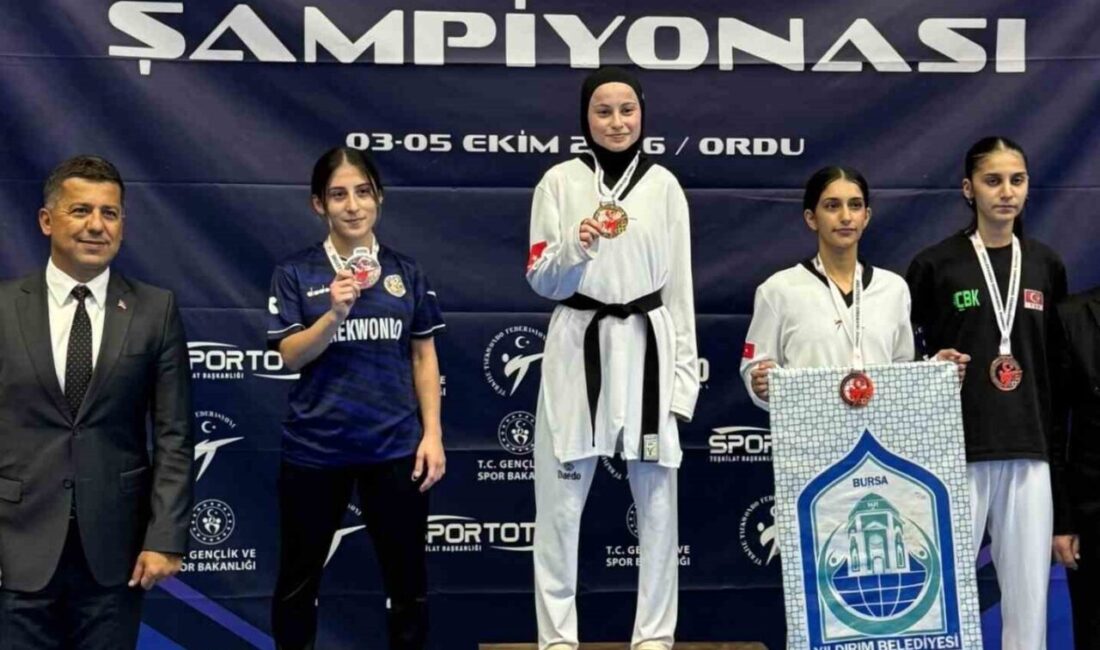 Ümitler Türkiye Taekwondo Şampiyonası’nda 46 kilogram kadınlar kategorisinde mücadele eden
