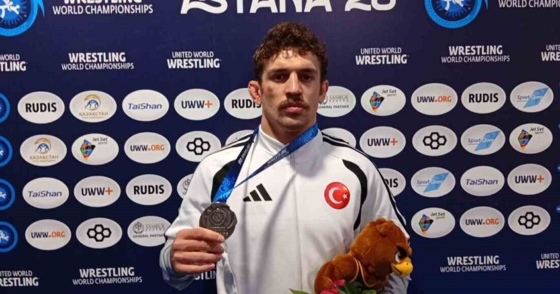 Kazakistan’da düzenlenen 2026 Dünya Büyükler Güreş Şampiyonası’nda grekoromen stil 82