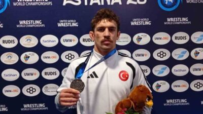 Kazakistan’da düzenlenen 2026 Dünya Büyükler Güreş Şampiyonası’nda grekoromen stil 82