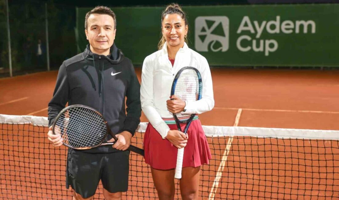 Milli tenisçi Çağla Büyükakçay, Aydem Cup’a özel gösteri maçıyla renk kattı Aydem Enerji’nin Denizli’de düzenlediği Aydem Cup T500 Masters Tenis Turnuvası,