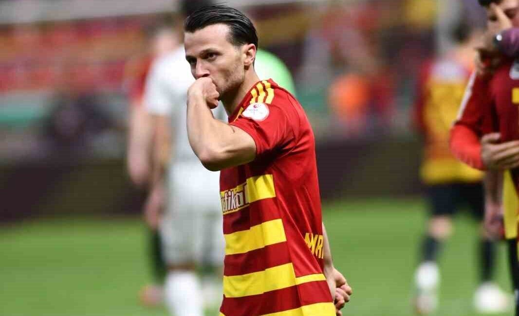 Kayserispor’un orta saha oyuncusu Murat Cem Akpınar ilk golünü Manisa