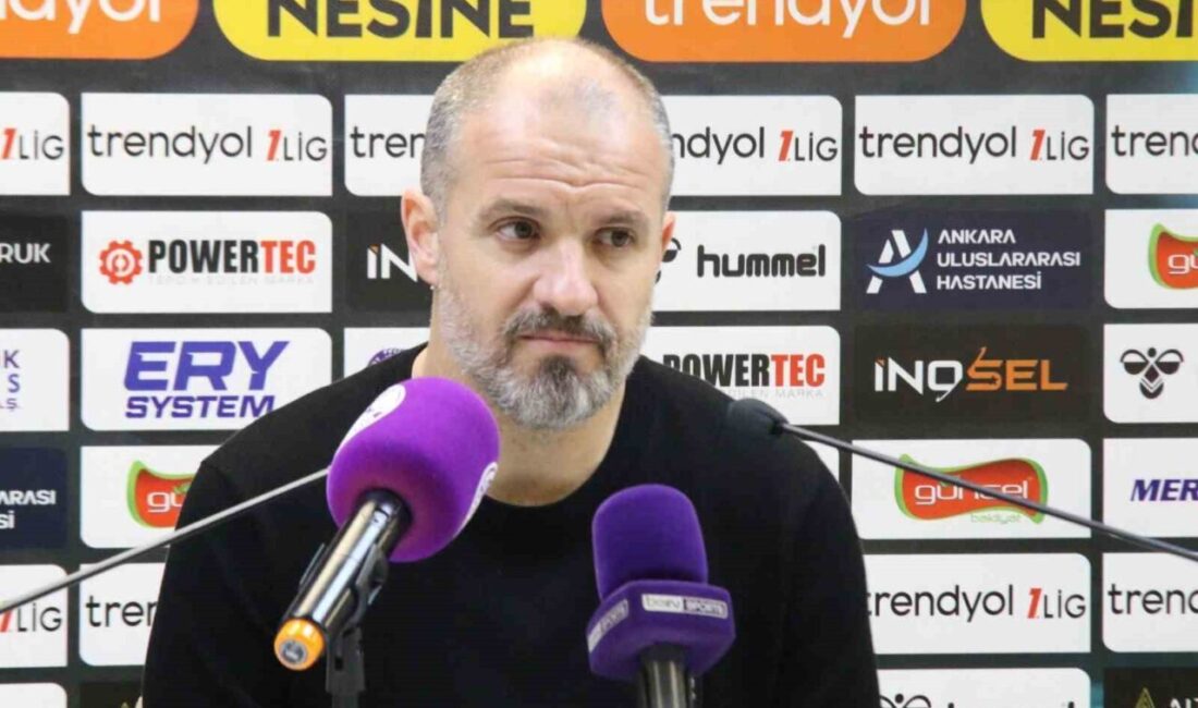 Mustafa Er: “4-2’lik bir galibiyet, hayırlı olsun, liderliği aldık” Bursaspor Teknik Direktörü Mustafa Er, Ankara Keçiörengücü müsabakasının ardından, “4-2’lik