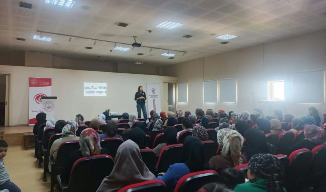 Aydın’ın Nazilli ilçesinde kadınlara yönelik düzenlenen eğitimlerde normal doğum, anne