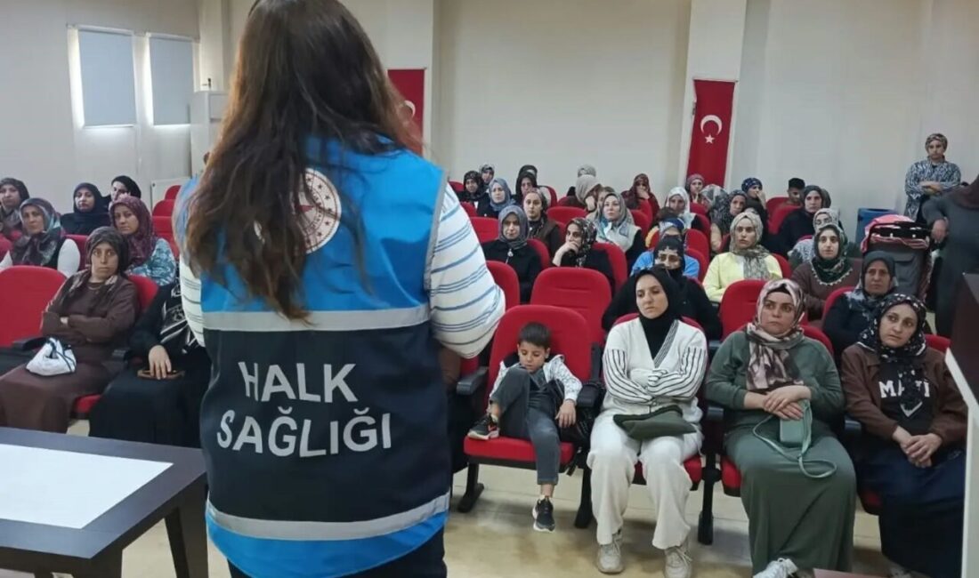 Nazilli Sosyal Hizmet Merkezi’nde kadınlara yönelik düzenlenen eğitimde meme kanseri,