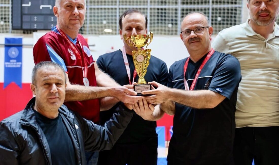 Niğde’de bu yıl 4’üncüsü düzenlenen Kamu Spor Oyunları kapsamında voleybol,