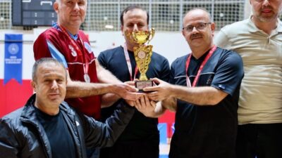 Niğde’de bu yıl 4’üncüsü düzenlenen Kamu Spor Oyunları kapsamında voleybol,
