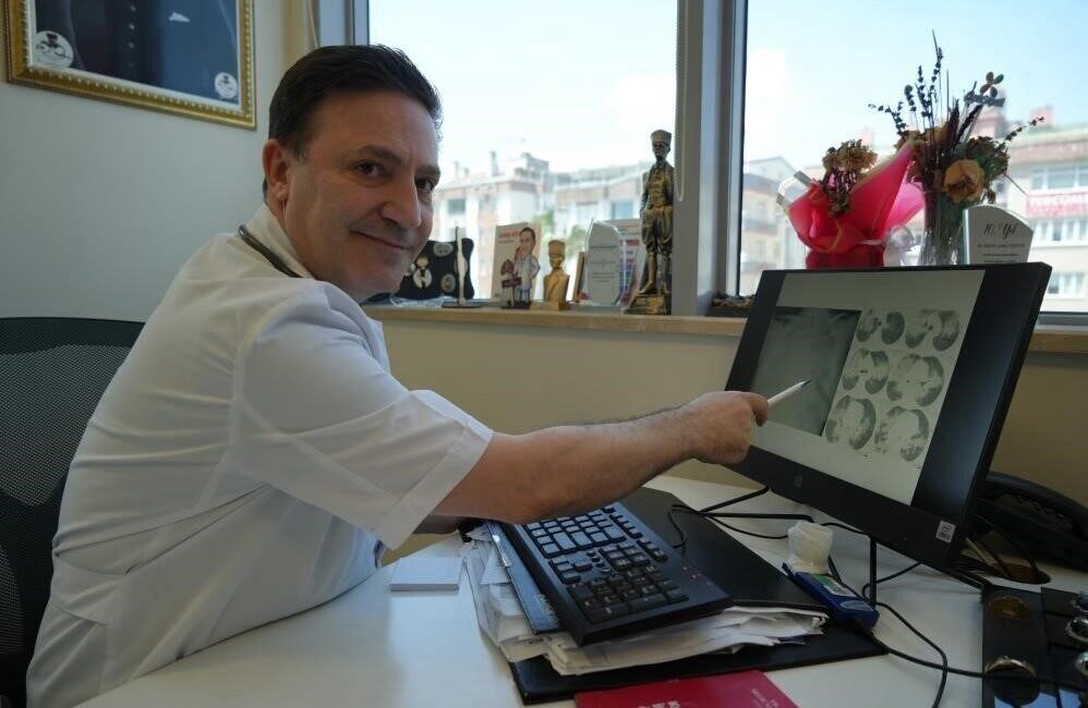 Göğüs Hastalıkları Uzmanı Prof. Dr. Şevket Özkaya, okulların açılmasıyla çocuklar