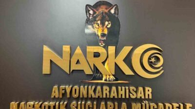Afyonkarahisar’da şüphe üzerine durdurulan bir araçta yapılan aramada 594 adet