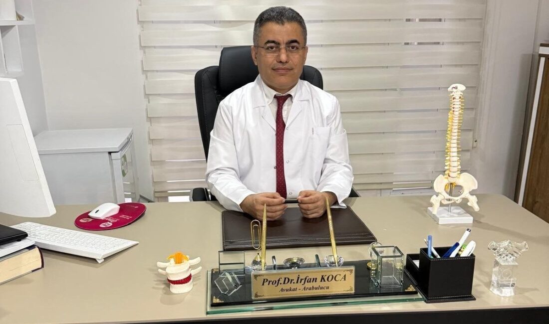 Fiziksel Tıp ve Rehabilitasyon Uzmanı Prof. Dr. İrfan Koca, omurga
