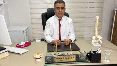 Fiziksel Tıp ve Rehabilitasyon Uzmanı Prof. Dr. İrfan Koca, omurga