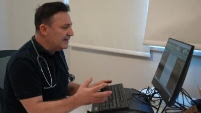 Göğüs Hastalıkları Uzmanı Prof. Dr. Şevket Özkaya, kırmızı ve işlenmiş
