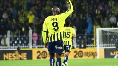Fenerbahçe’nin Belçikalı forveti Romelu Lukaku, bu sezonki ilk golünü Alanyaspor’a