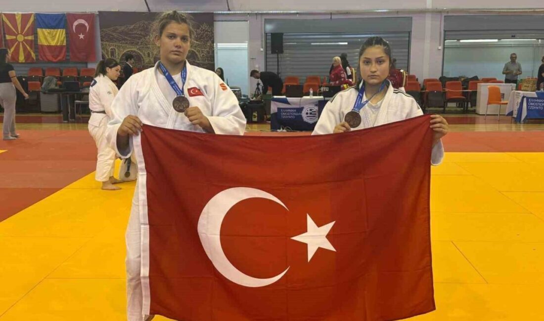 Manisa’nın Salihli ilçesinin milli judocuları Göksu Delibay ve Hira Kılkış,