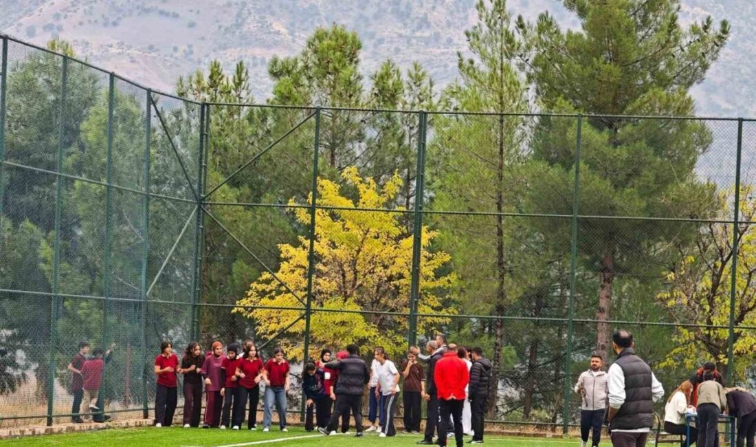 Batman’ın Sason ilçesinde, Cumhuriyet Bayramı etkinlikleri kapsamında düzenlenen Okullar Arası