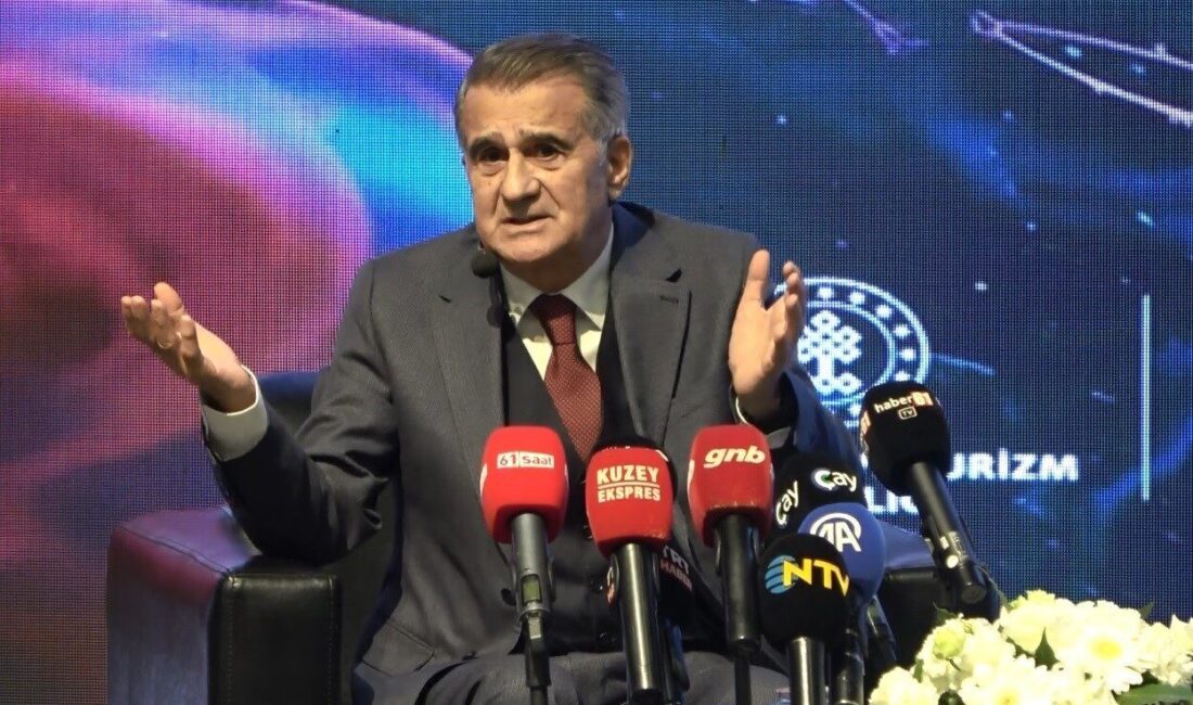 Trabzon’da düzenlenen 3. TÜRKSOY Gençlik Forumu’nda gençlerle bir araya gelen