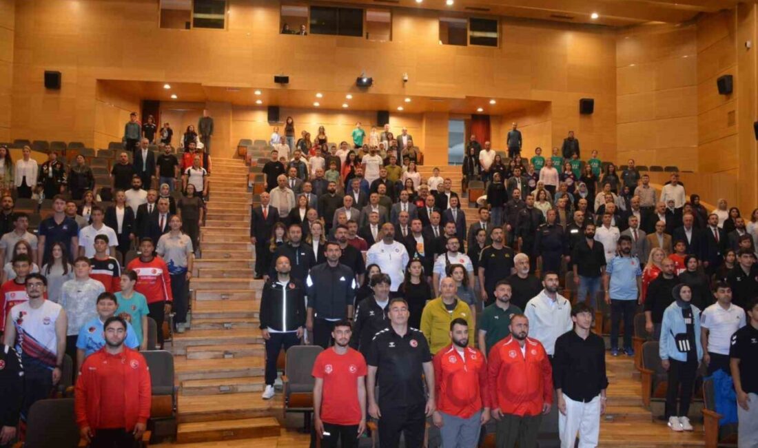 Sinop’ta Amatör Spor Haftası kapsamında düzenlenen “Sporun Enleri Ödül Töreni”nde,