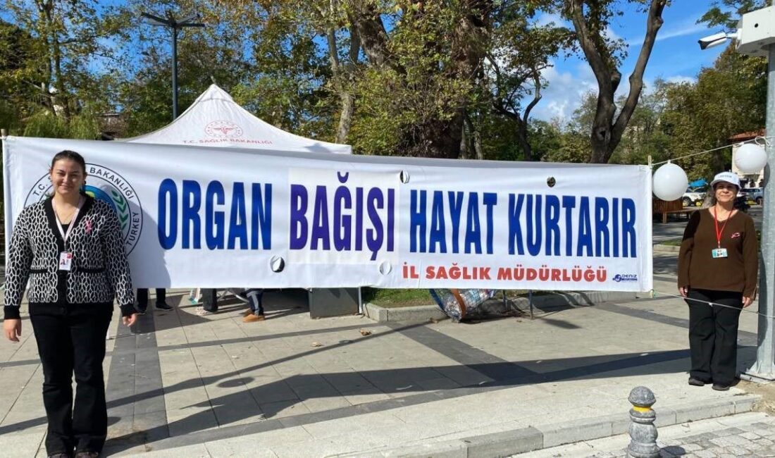 Sinop’ta, 1-31 Ekim Meme Kanseri Farkındalık Ayı kapsamında vatandaşları erken