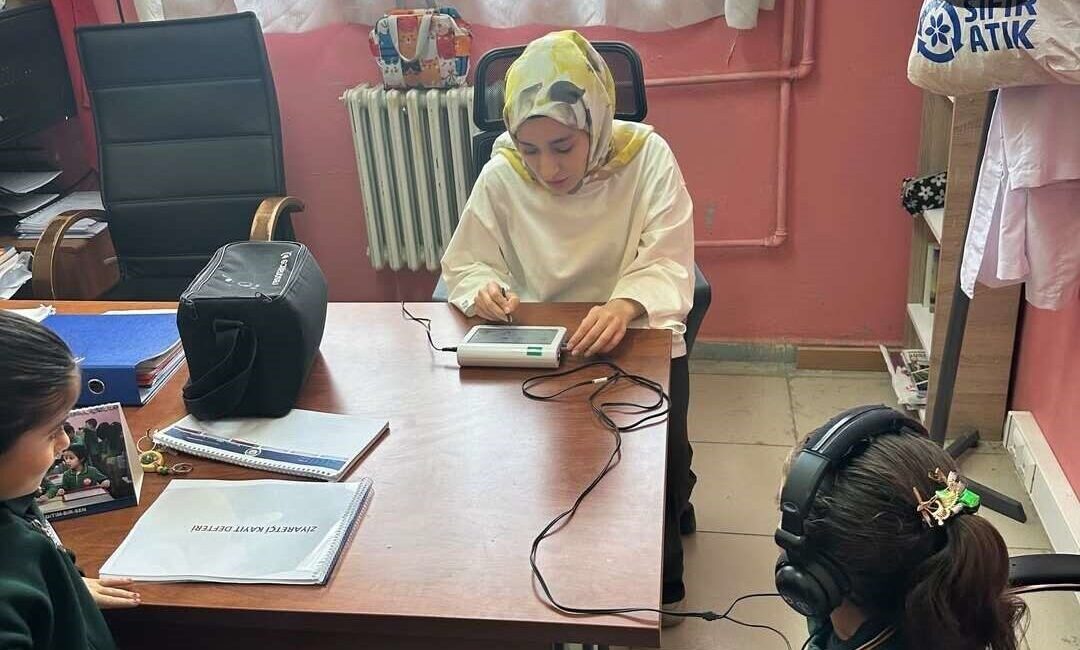 Şırnak’ın Uludere ilçesinde öğrencilerin işitme sağlığını korumak ve muhtemel işitme