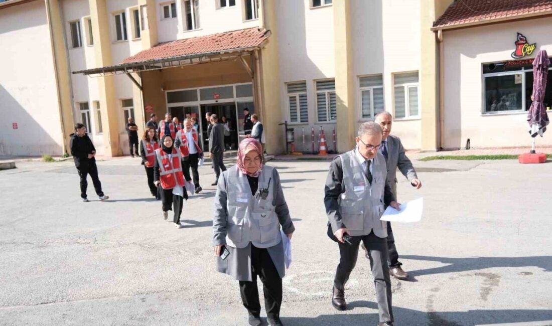 Sivas Cumhuriyet Üniversitesi (SCÜ) hastanesi tarafından gerçekleştirilen afet tatbikatı gerçeğini