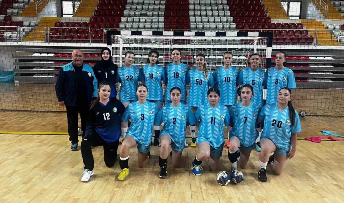 Sivas Gücü Belediyespor hentbol takımı, yeni sezon öncesi hazırlıkları kapsamında
