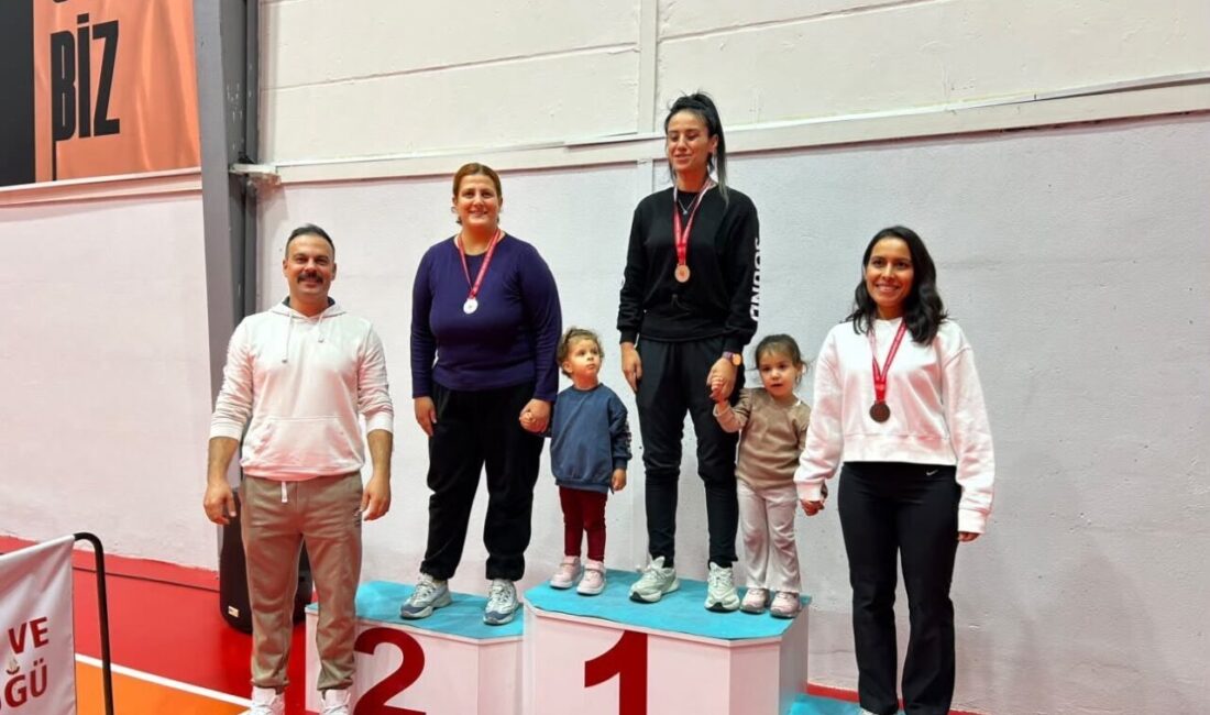 Sivrihisar’da 29 Ekim Cumhuriyet coşkusu dart turnuvasıyla taçlandı 29 Ekim Cumhuriyet Bayramı kutlamaları ve spor etkinlikleri kapsamında Sivrihisar