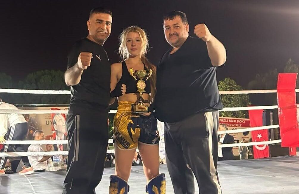 Söke Belediyesi Kurs Merkezi sporcusu Defne Gül, Denizli’de düzenlenen kick