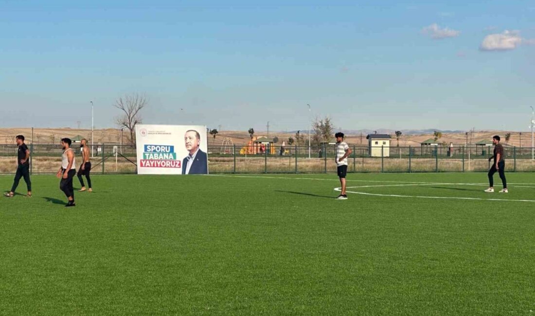 Eskişehir’in Mahmudiye ilçesinde tarım işçileri, boş zamanlarını birlikte spor yaparak