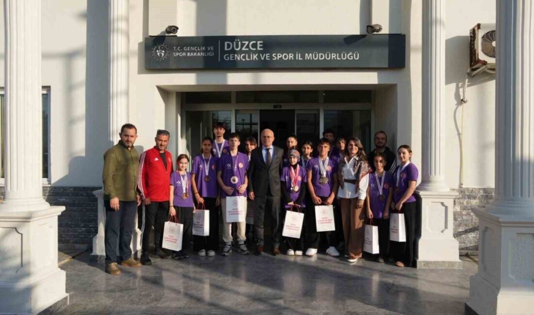 DÜZCE (İHA) – Düzce’de taekwondo branşında gösterdikleri performansla dikkat çeken