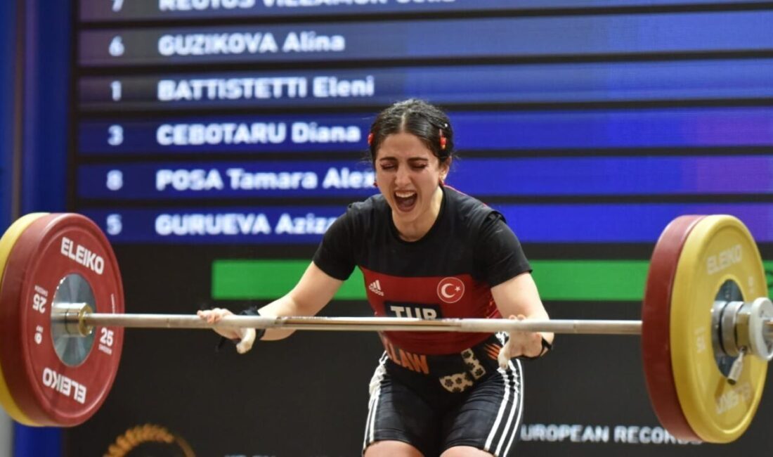 Mersin’in Tarsus ilçesinden milli halterci Gamze Altun, Arnavutluk’ta düzenlenen U-23