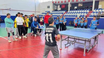 Tomarza’da Cumhuriyet Kupası Masa Tenisi ve Dart Turnuvası yapıldı. 29
