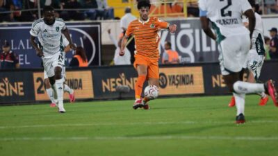 Trendyol Süper Lig’in 9. haftasında Corendon Alanyaspor evinde Kocaelispor’a 2-1