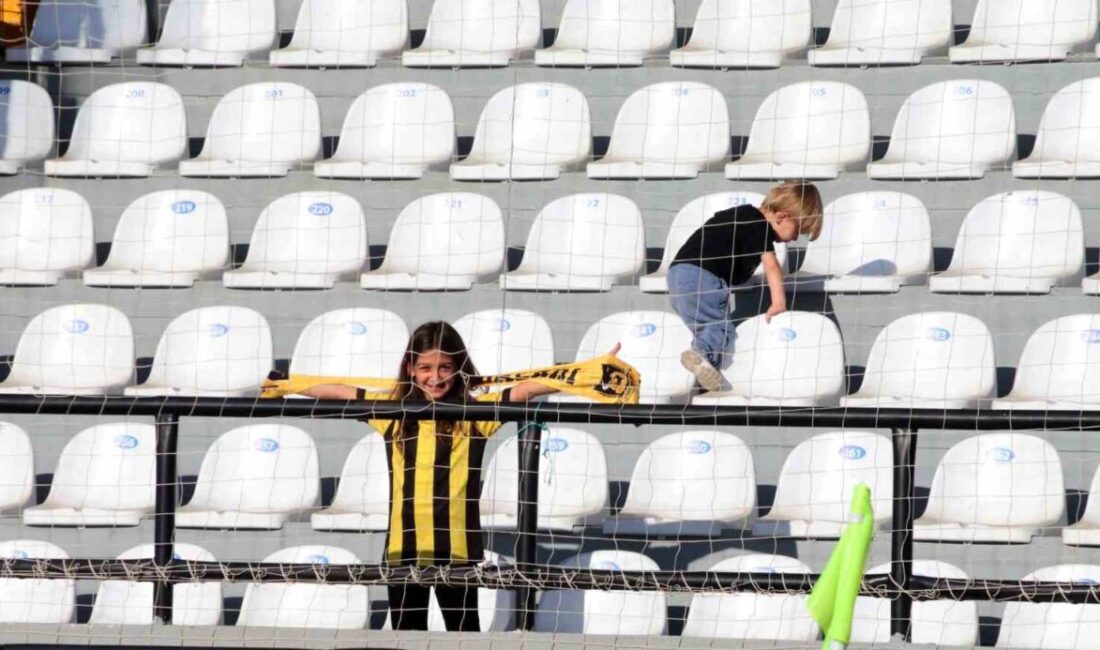 TFF 1. Lig Muğlaspor-İstanbulspor maçında konuk ekip için ayrılan tribünde