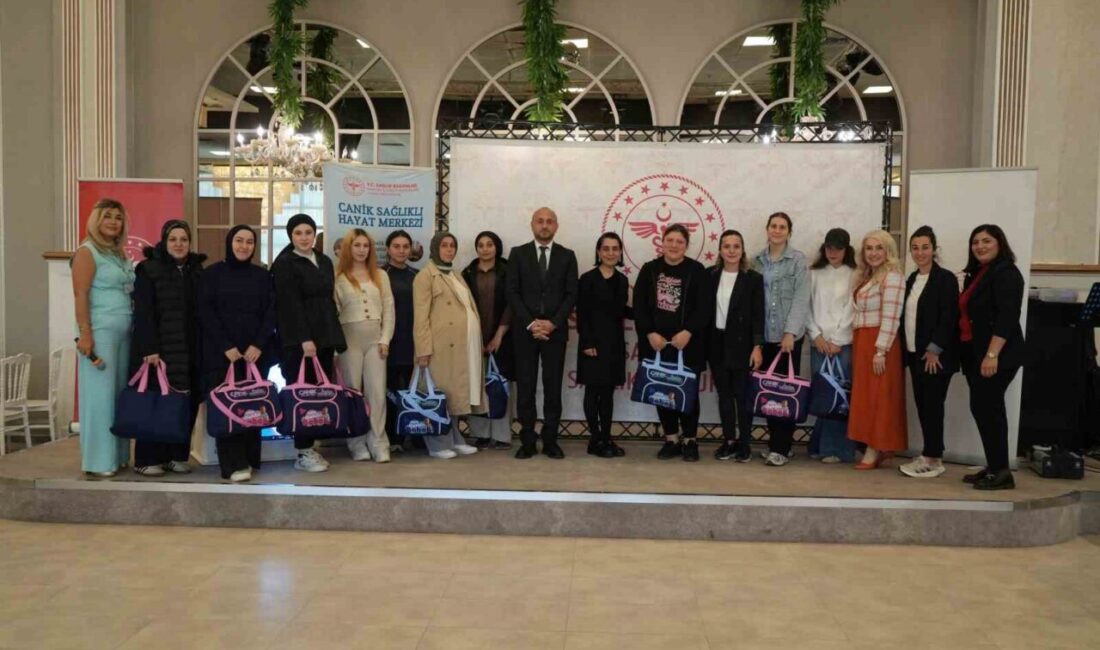 Samsun’un Canik ilçesinde düzenlenen programda uzmanlar, anne adaylarına normal doğum