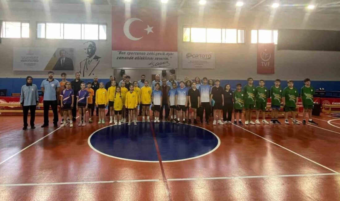 Eskişehir’de 24 erkek ve 12 kadın sporcunun yarıştığı Yıldızlar Kulüplü