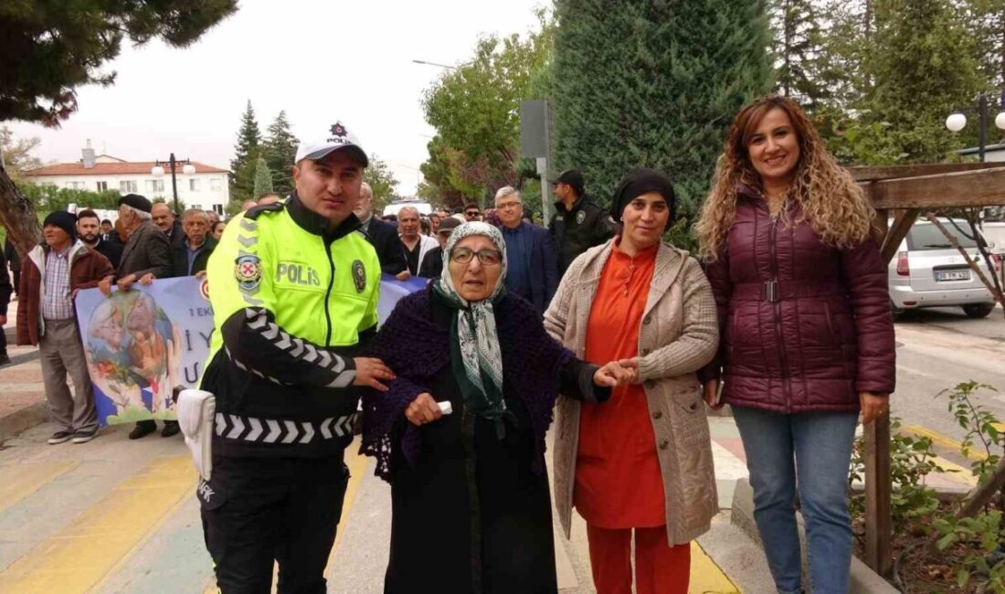 Yozgat’ta 1 Ekim Dünya Yaşlılar Günü dolayısıyla farkındalık yürüyüşü düzenlendi.