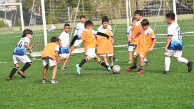 Futbolcu olma hayali kuran çocuklara kapılarını açan Yunusemre Belediyespor, 11