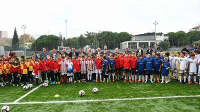 Yunusemre Belediyesi tarafından 29 Ekim Cumhuriyet Bayramı kapsamında düzenlenen futbol