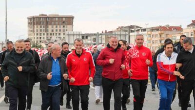 Zeytinburnu’nda 17. kez düzenlenen Cumhuriyet Koşusu’nda 2 bin 26 sporcu,